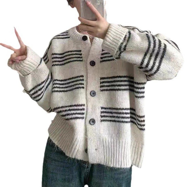 Dame Stylish Cardigan med Fin Randstruktur och Dekorativa Knappar Mirla-Eva Jonsson