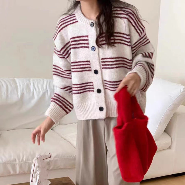 Dame Stylish Cardigan med Fin Randstruktur och Dekorativa Knappar Mirla-Eva Jonsson