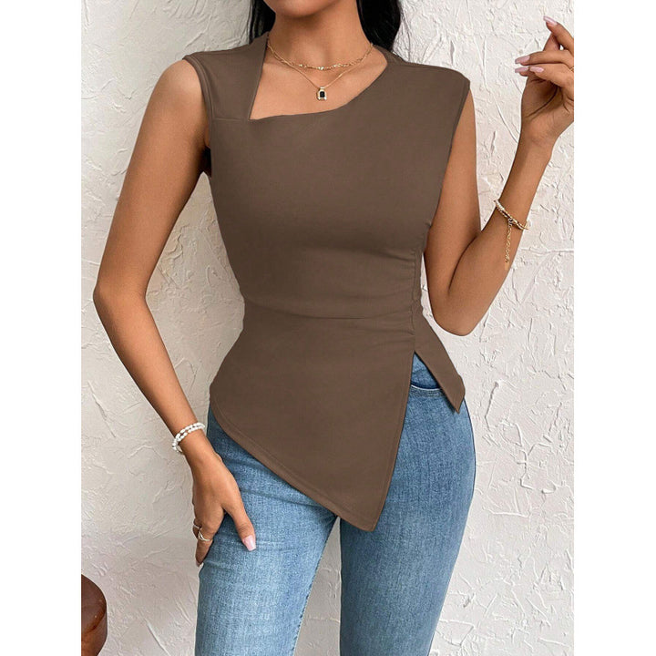 Dame Stylish top with asymmetrical hem and figure-hugging design Mirla-Eva Jonsson