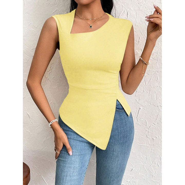 Dame Stylish top with asymmetrical hem and figure-hugging design Mirla-Eva Jonsson