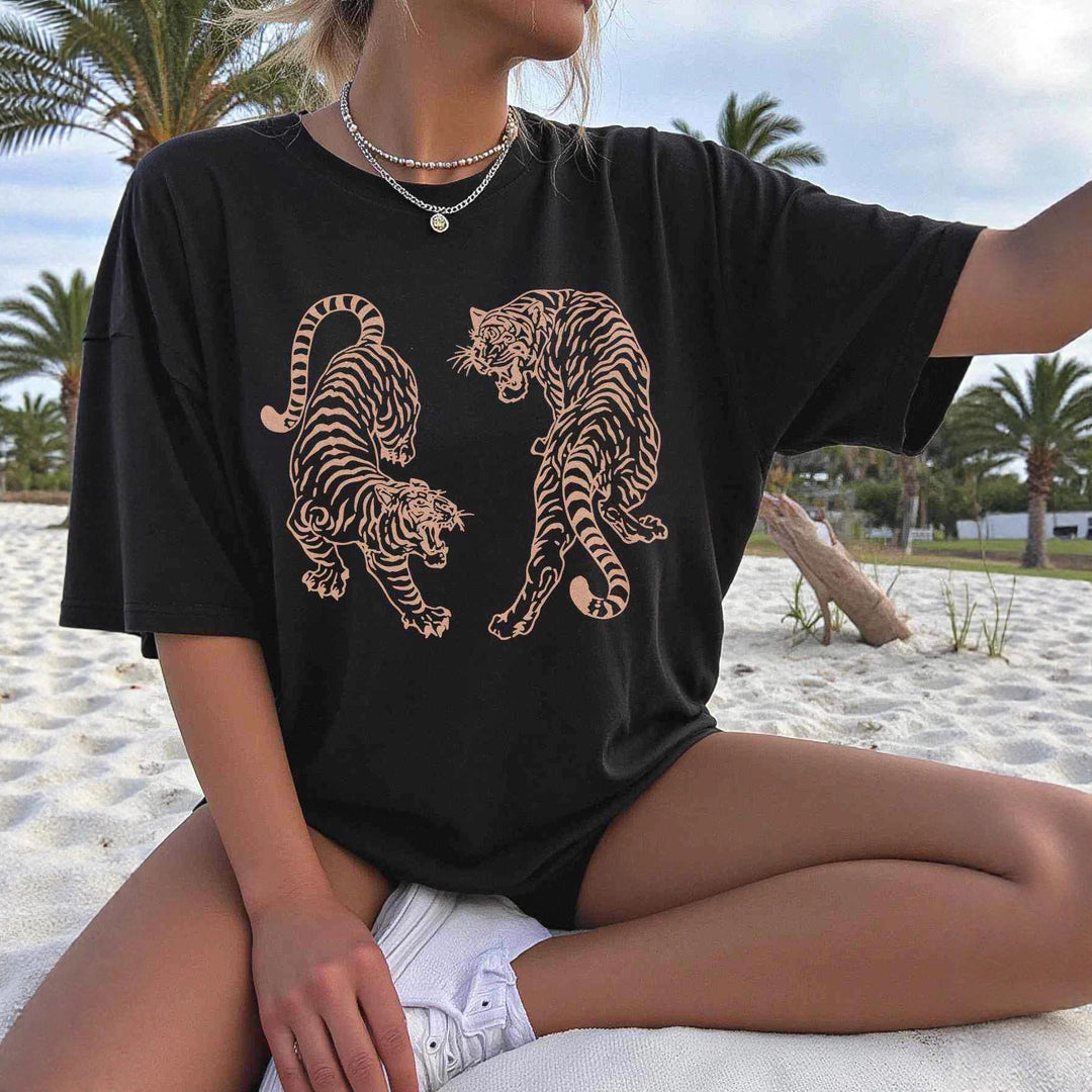 Dame T-Shirt med unik tigerdesign och lös passform Mirla-Eva Jonsson
