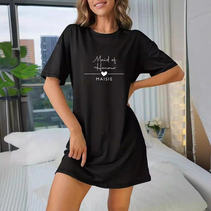 Dame T-shirt klänning med konstnärligt blommotiv och figurnära passform Mirla-Eva Jonsson