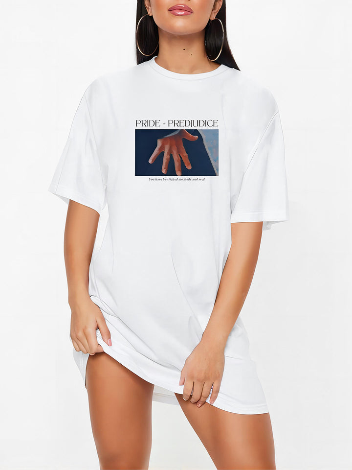 Dame T-shirt klänning med konstnärligt blommotiv och figurnära passform Mirla-Eva Jonsson