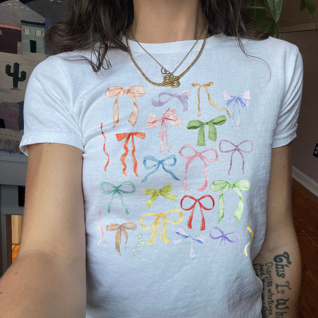 Dame T-shirt med fluffig rosettmotiv Mirla-Eva Jonsson