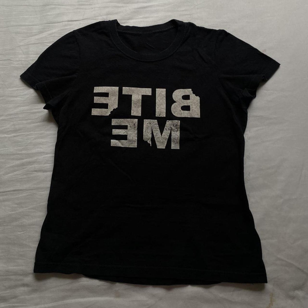 Dame T-shirt med iögonfallande statement-tryck Mirla-Eva Jonsson