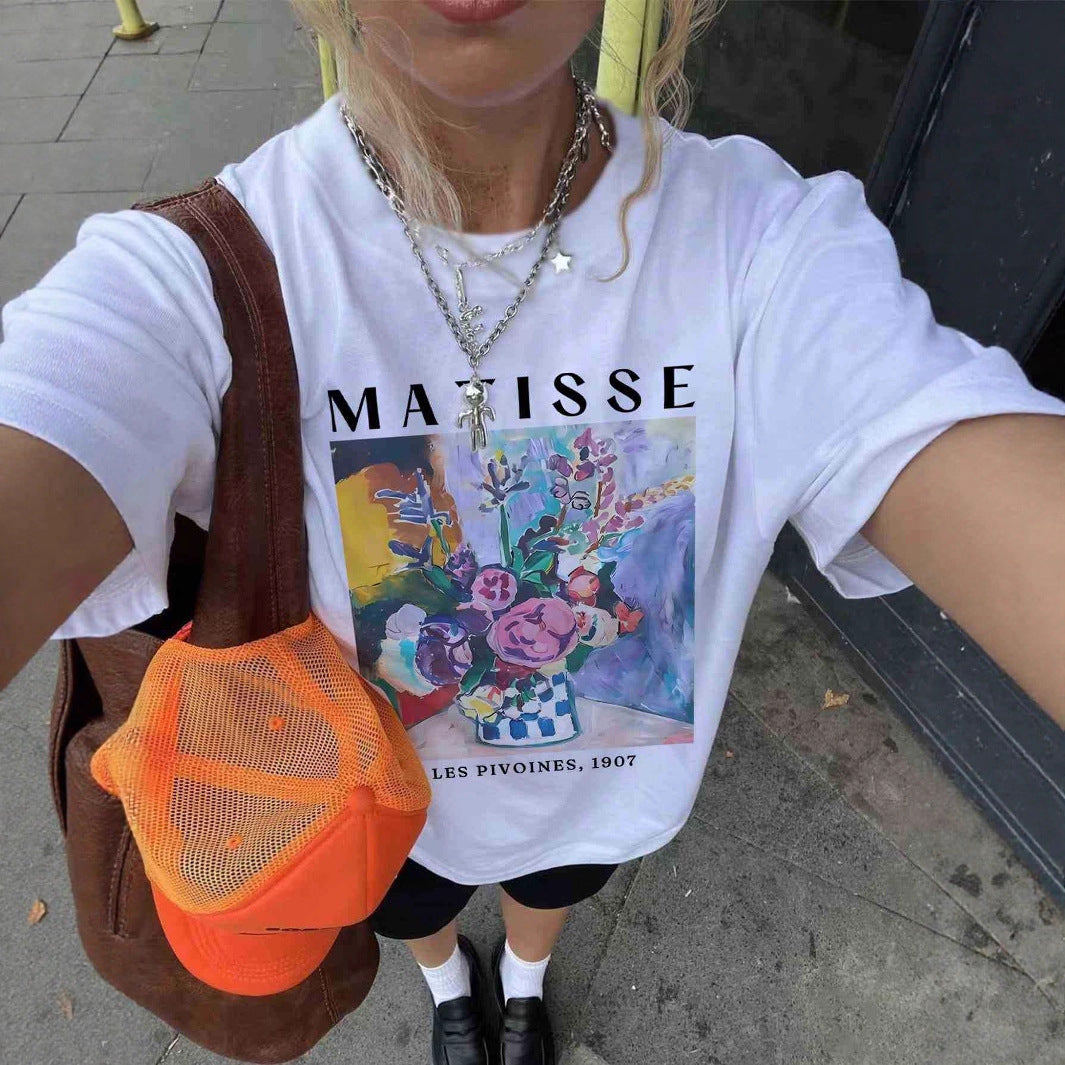 Dame T-shirt med konstnärlig grafisk tryck och avslappnad passform Mirla-Eva Jonsson