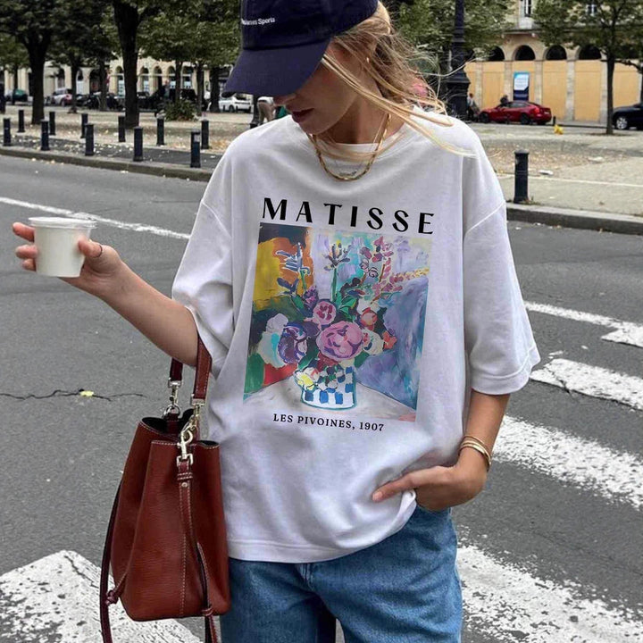 Dame T-shirt med konstnärlig grafisk tryck och avslappnad passform Mirla-Eva Jonsson