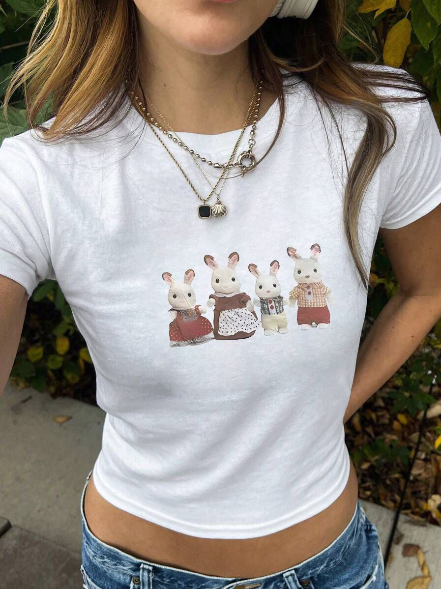 Dame T-shirt med konstnärligt uttalandetryck och figurnära passform Mirla-Eva Jonsson