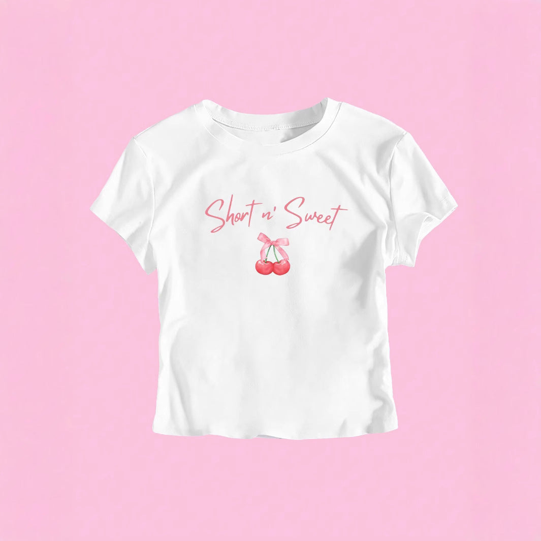 Dame T-shirt med konstnärligt uttalandetryck och figurnära passform Mirla-Eva Jonsson