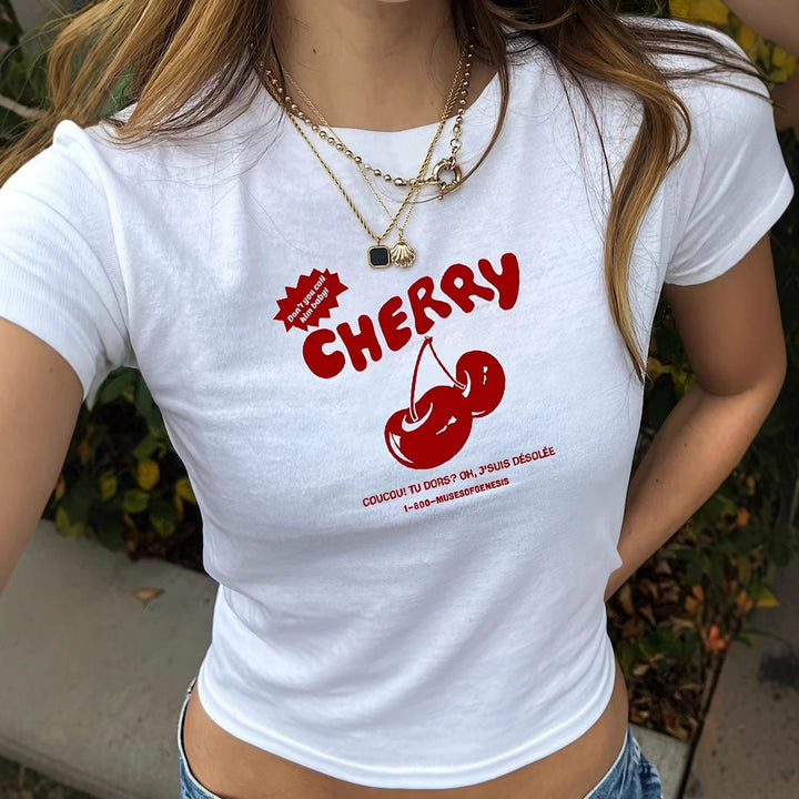 Dame T-shirt med konstnärligt uttalandetryck och figurnära passform Mirla-Eva Jonsson
