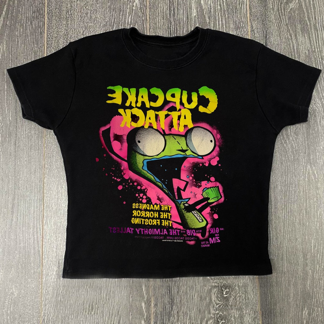 Dame T-shirt med kreativ cupcake-motiv och modern tryck Mirla-Eva Jonsson