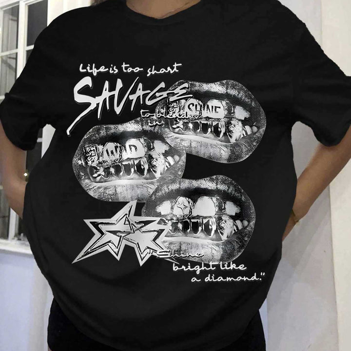 Dame T-shirt med kreativ grafikdesign och urbant uttalande Mirla-Eva Jonsson
