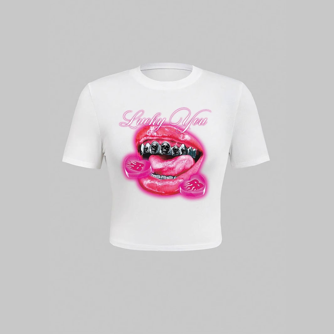 Dame T-shirt med kreativ läppmotiv och iögonfallande grafiktryck Mirla-Eva Jonsson