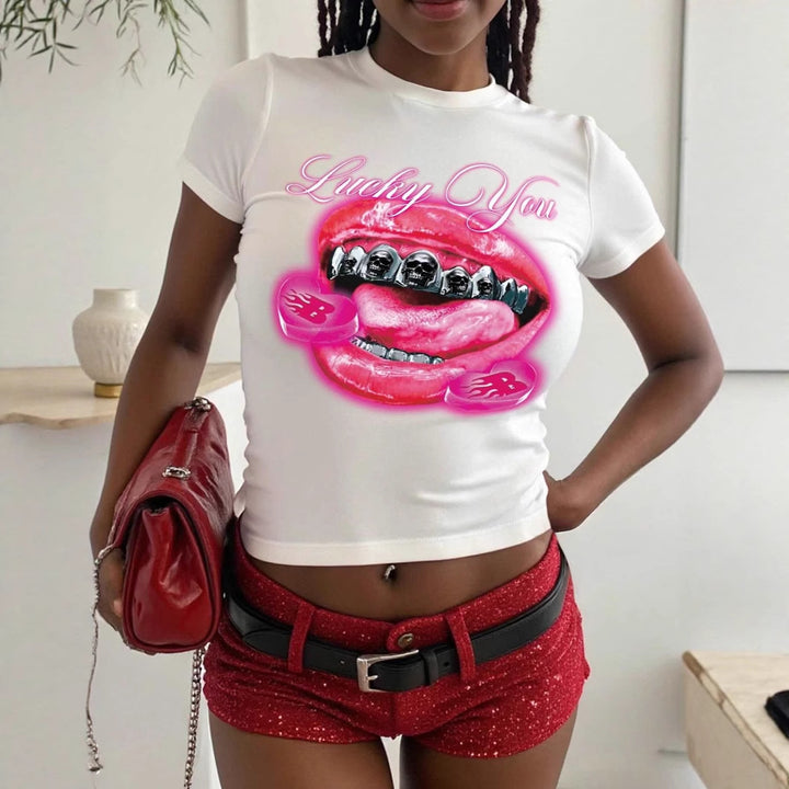 Dame T-shirt med kreativ läppmotiv och iögonfallande grafiktryck Mirla-Eva Jonsson