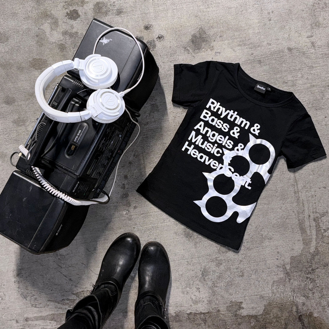 Dame T-shirt med kreativ tryckdesign och figurnära passform Mirla-Eva Jonsson