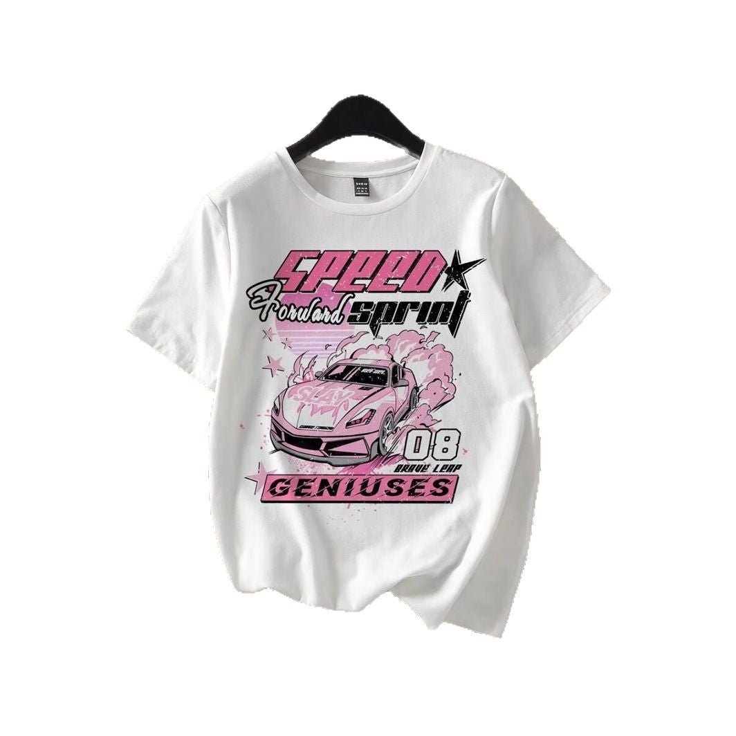 Dame T-shirt med kreativt bilmotiv och urban text Mirla-Eva Jonsson