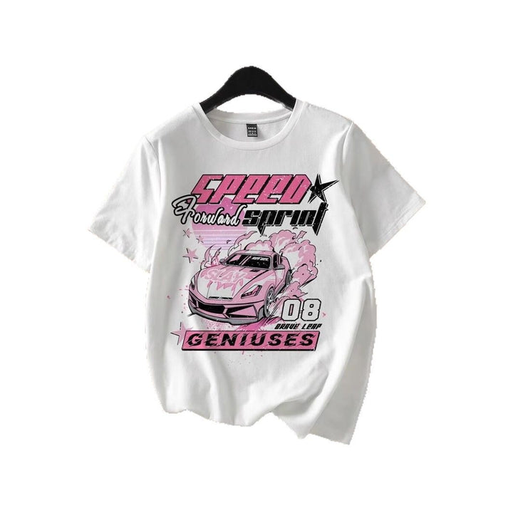 Dame T-shirt med kreativt bilmotiv och urban text Mirla-Eva Jonsson