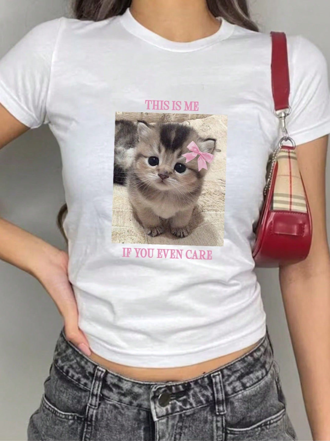 Dame T-shirt med kreativt djurmotiv och modern text Mirla-Eva Jonsson