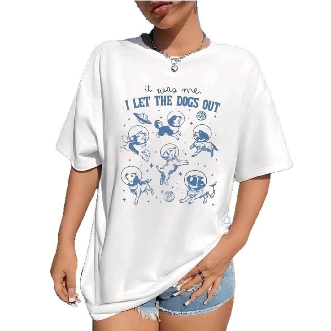 Dame T-shirt med kreativt hundedesign och avslappnad passform Mirla-Eva Jonsson