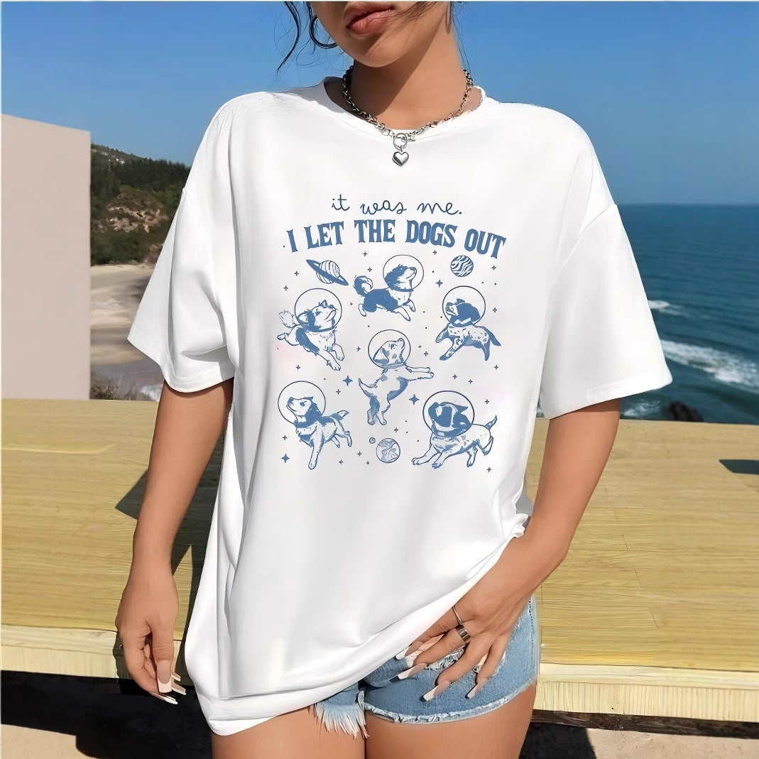Dame T-shirt med kreativt hundedesign och avslappnad passform Mirla-Eva Jonsson