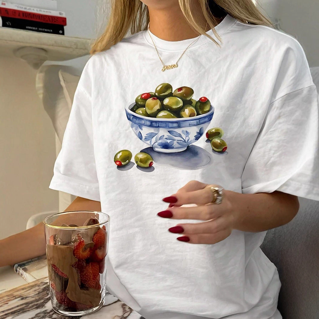 Dame T-shirt med kreativt olivmotiv Mirla-Eva Jonsson