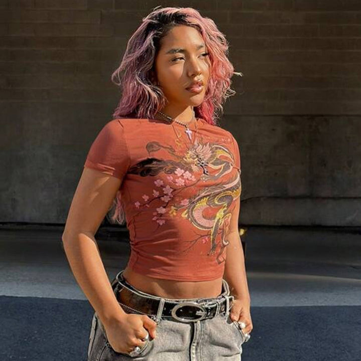 Dame T-shirt med kultiverad tryckdesign och figurnära skärning Mirla-Eva Jonsson