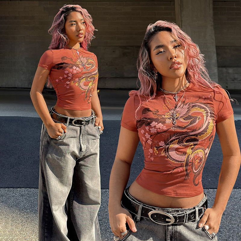 Dame T-shirt med kultiverad tryckdesign och figurnära skärning Mirla-Eva Jonsson