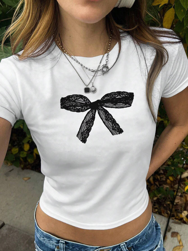 Dame T-shirt med lekfullt kattmotiv och ömma vingar Mirla-Eva Jonsson