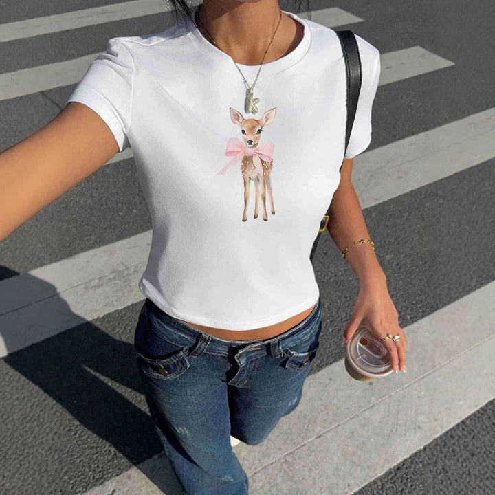 Dame T-shirt med sött rådjurmotiv och färgglad tryck Mirla-Eva Jonsson