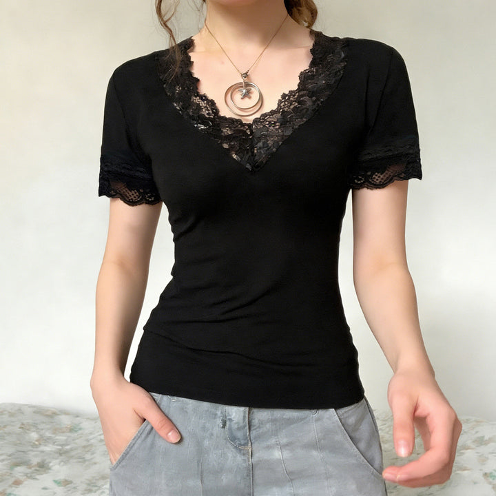 Dame T-shirt med spetsdetalj och V-utsnitt Mirla-Eva Jonsson