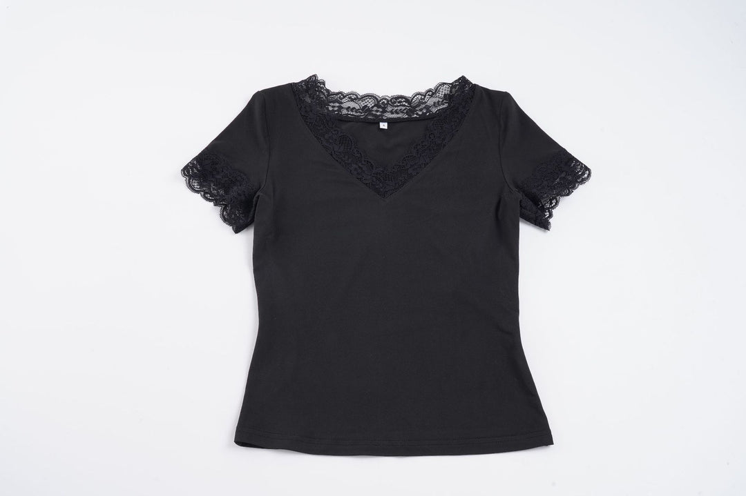 Dame T-shirt med spetsdetalj och V-utsnitt Mirla-Eva Jonsson