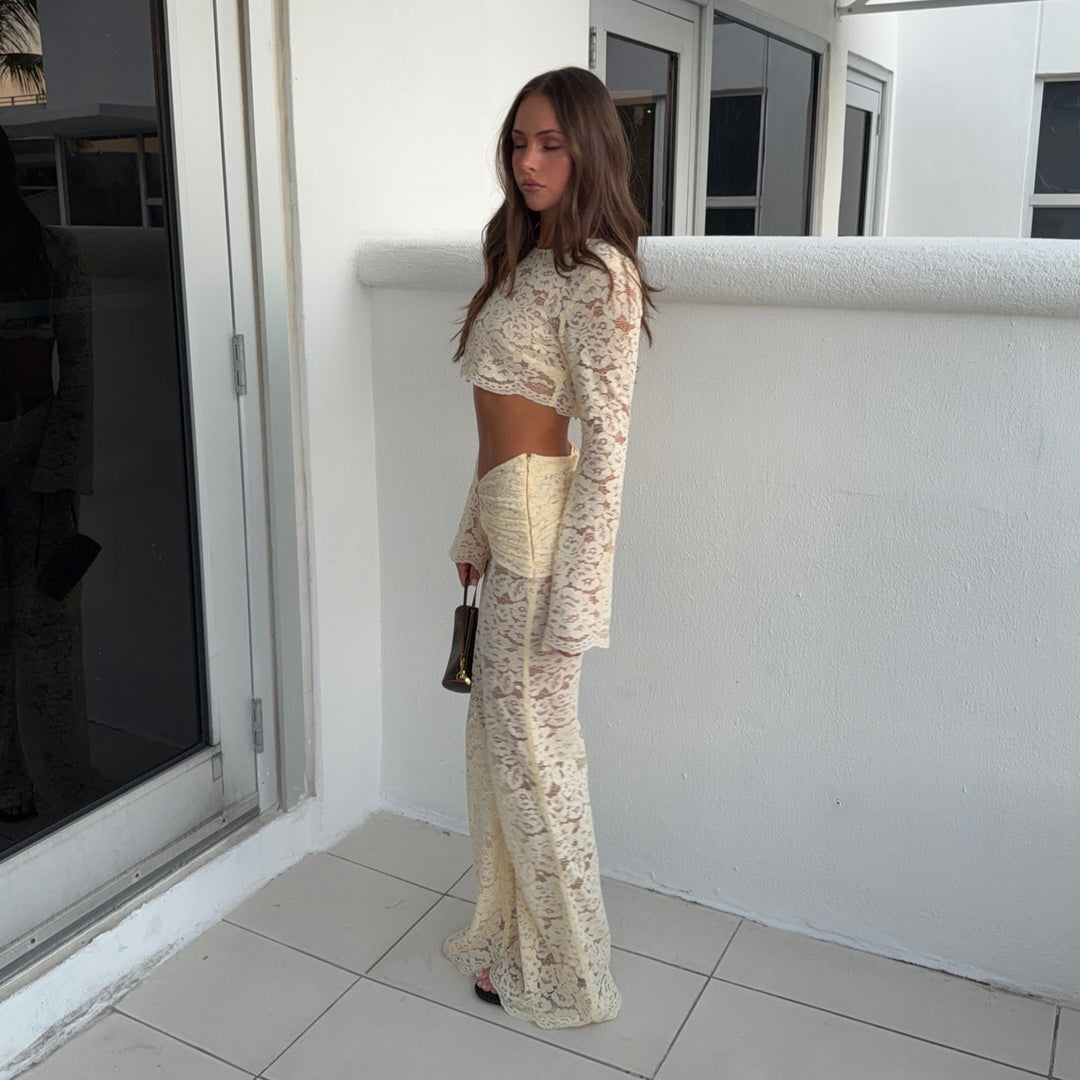 Dame Tvådelat Spetsoutfit med vida ärmar och figursmickrande passform Mirla-Eva Jonsson