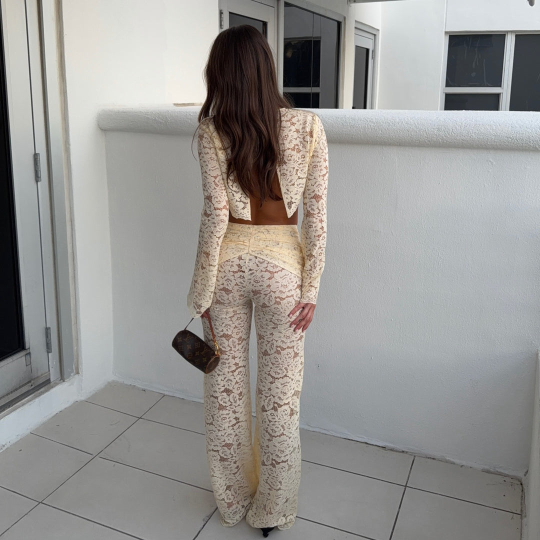 Dame Tvådelat Spetsoutfit med vida ärmar och figursmickrande passform Mirla-Eva Jonsson