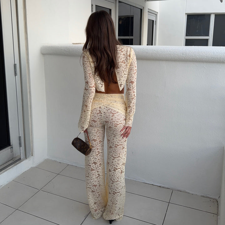 Dame Tvådelat Spetsoutfit med vida ärmar och figursmickrande passform Mirla-Eva Jonsson
