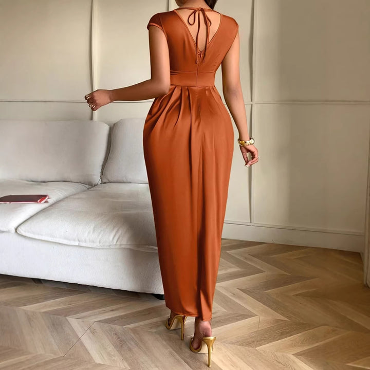Dame Wrap Dress with elegant V-neck and flowing fabric Mirla-Eva Jonsson