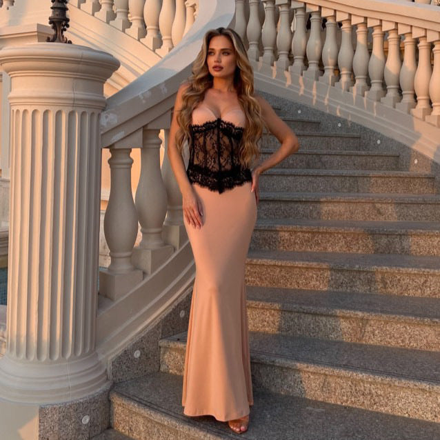 Dame aftenkjole med elegant bustier og blomsteragtig blondeoverdel Mirla-Eva Jonsson
