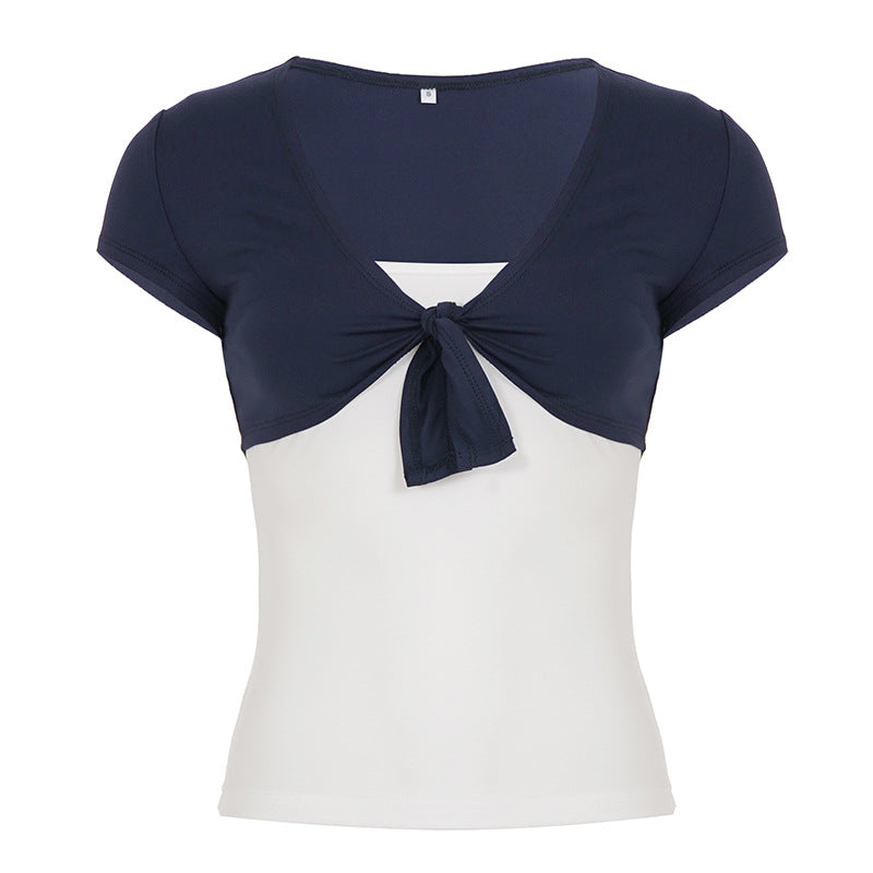 Dame avslappnad Crop-Top med lekfull knut-design och spaghetti band Mirla-Eva Jonsson