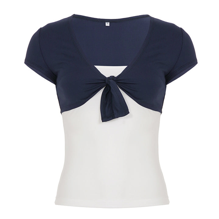 Dame avslappnad Crop-Top med lekfull knut-design och spaghetti band Mirla-Eva Jonsson