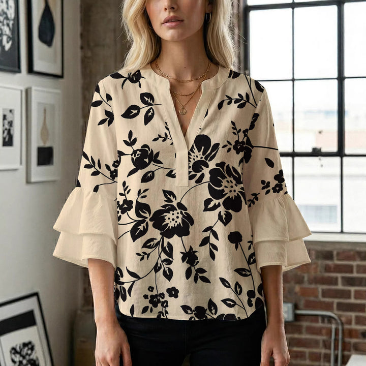 Dame avslappnad blus med volangärmar och botaniskt tryck Mirla-Eva Jonsson
