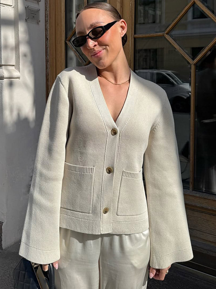 Dame avslappnad cardigan med vida ärmar och knappp detaljer Mirla-Eva Jonsson