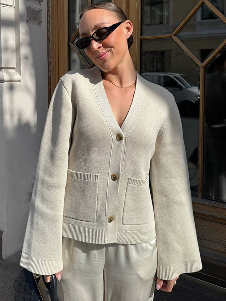 Dame avslappnad cardigan med vida ärmar och knappp detaljer Mirla-Eva Jonsson
