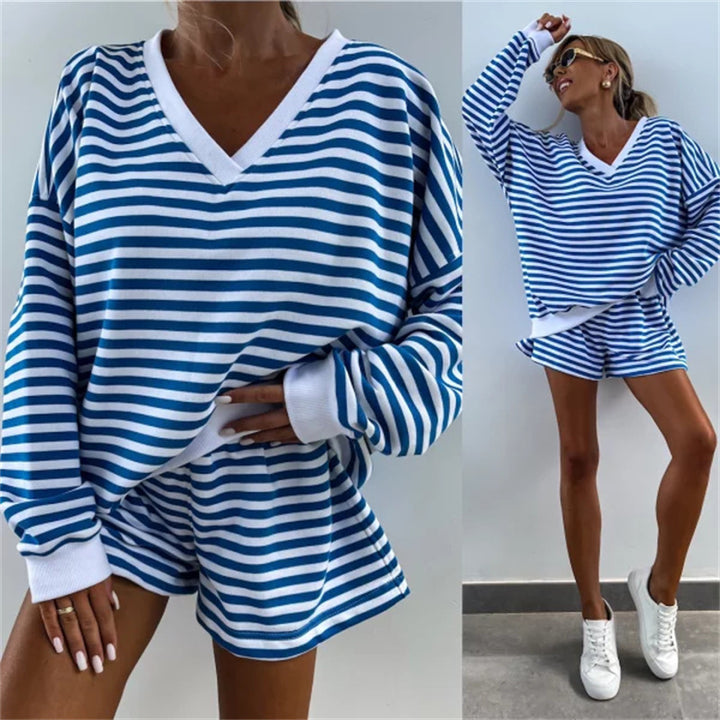 Dame avslappnad fritids-set med oversized V-hals tröja och korta byxor Eva Jonsson-Eva Jonsson