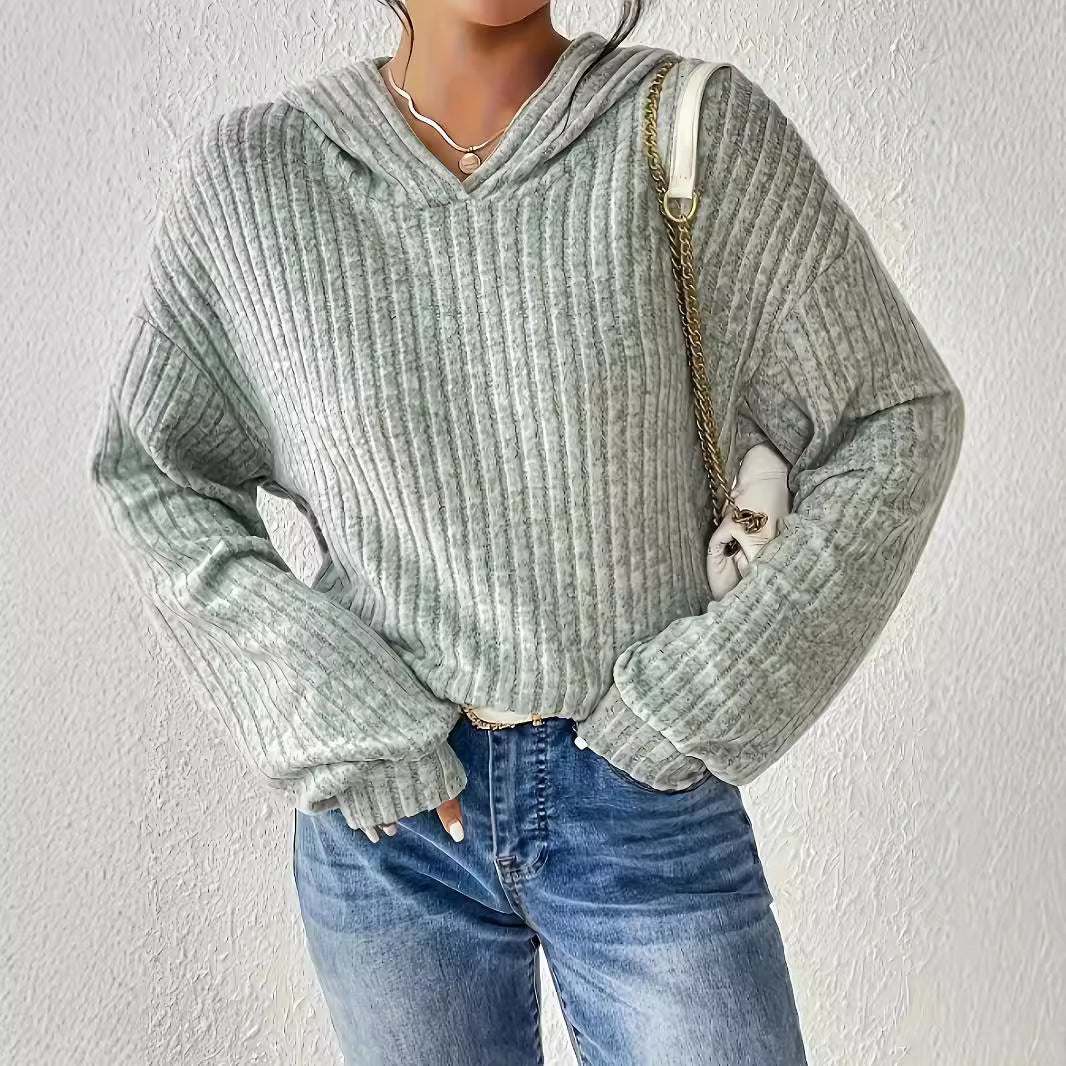 Dame avslappnad hoodie med strukturerad ribbdesign och vida ärmar Mirla-Eva Jonsson