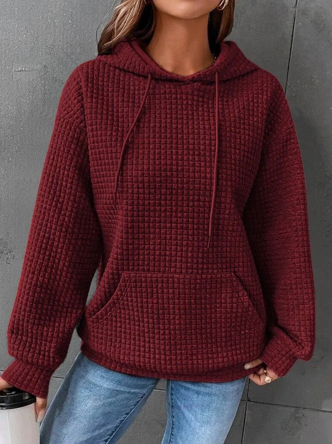 Dame avslappnad hoodie med strukturerad yta och praktisk känguruficka Eva Jonsson-Eva Jonsson