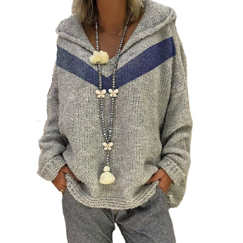 Dame avslappnad mysig hoodie med djup V-hals och delvisa glittrande detaljer Mirla-Eva Jonsson