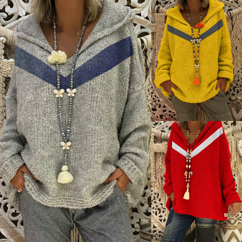 Dame avslappnad mysig hoodie med djup V-hals och delvisa glittrande detaljer Mirla-Eva Jonsson
