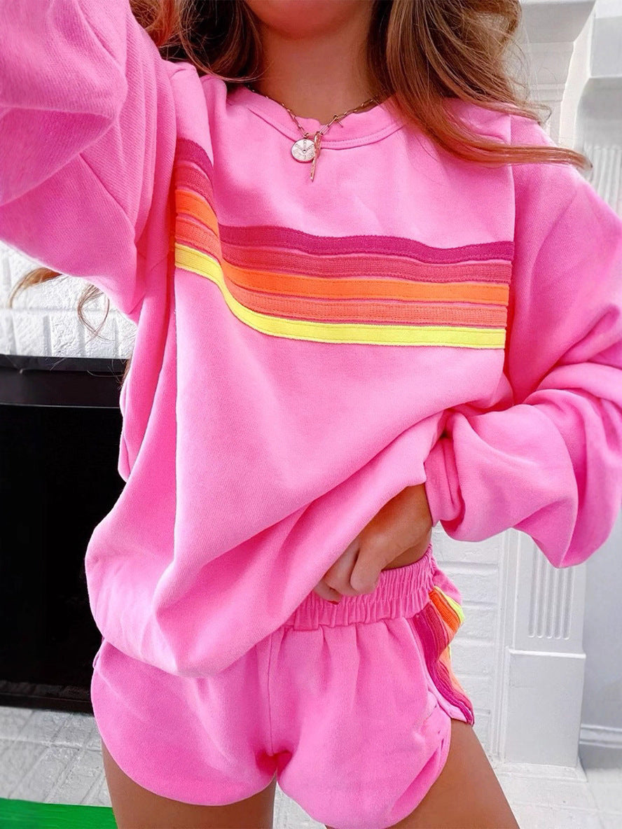 Dame avslappnad tvådelad outfit med färgglada randdetaljer Mirla-Eva Jonsson