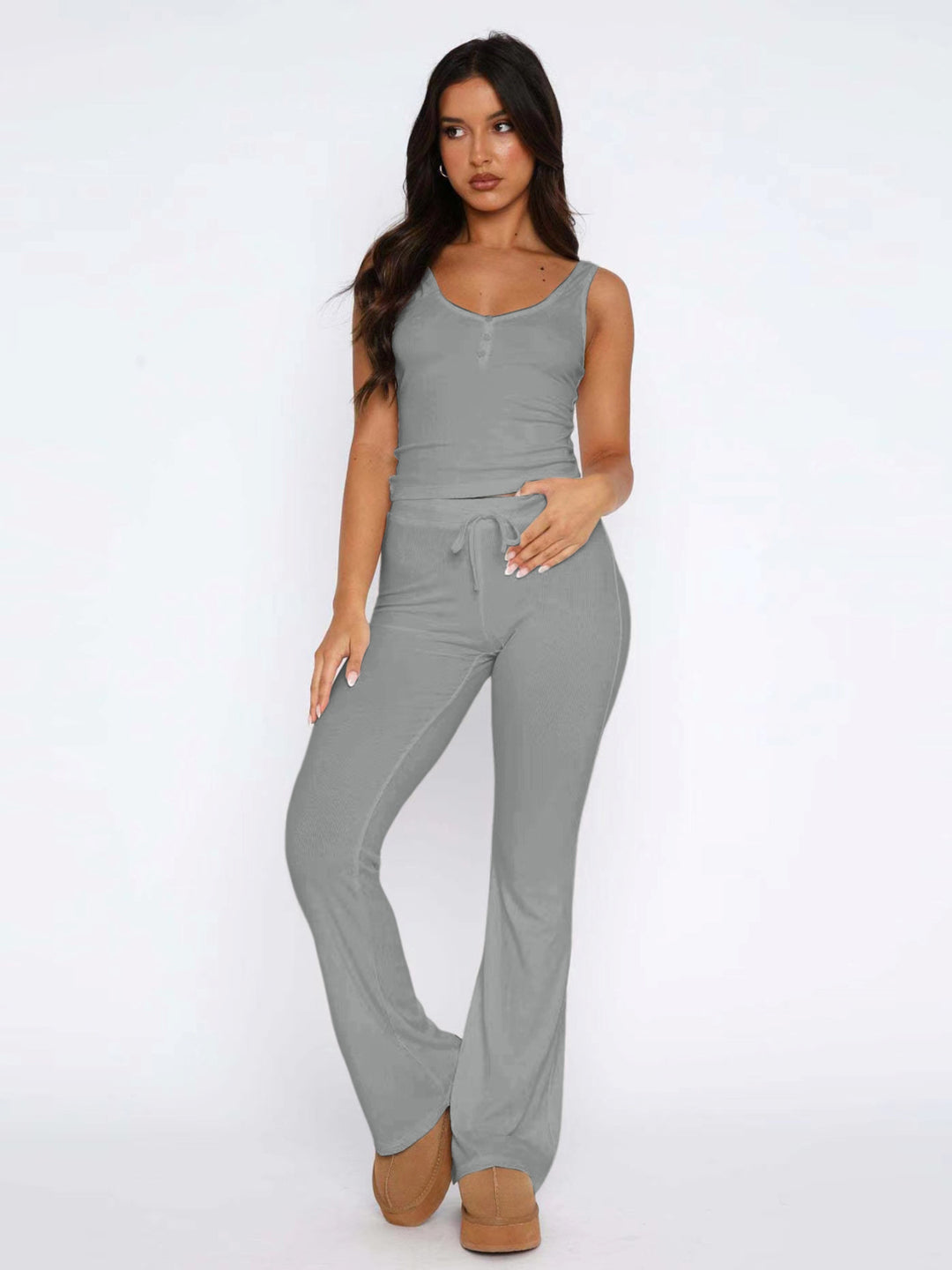 Dame avslappnat fritids-set med kort blus och vida byxor Mirla-Eva Jonsson