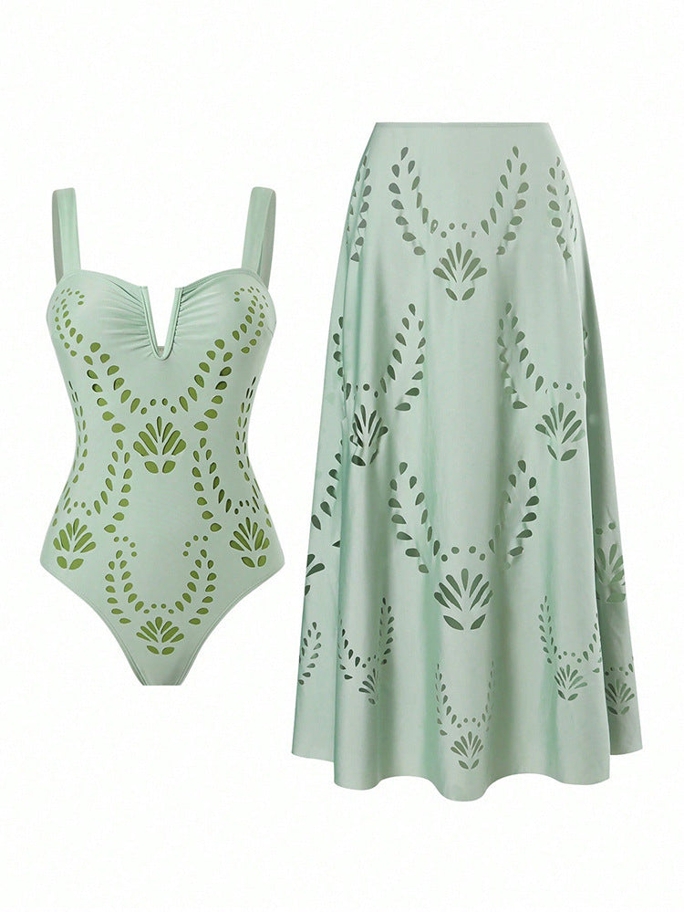 Dame baddräkt med elegant cut-out-design och matchande maxikjol Mirla-Eva Jonsson