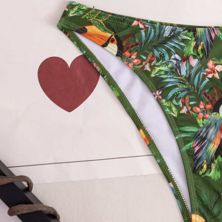 Dame bandeau bikini med exotiskt tropiskt mönster Mirla-Eva Jonsson